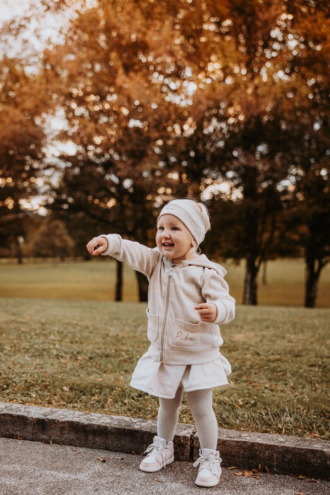 Dolgo nosljiva jopica z medo ušeski (več barv)