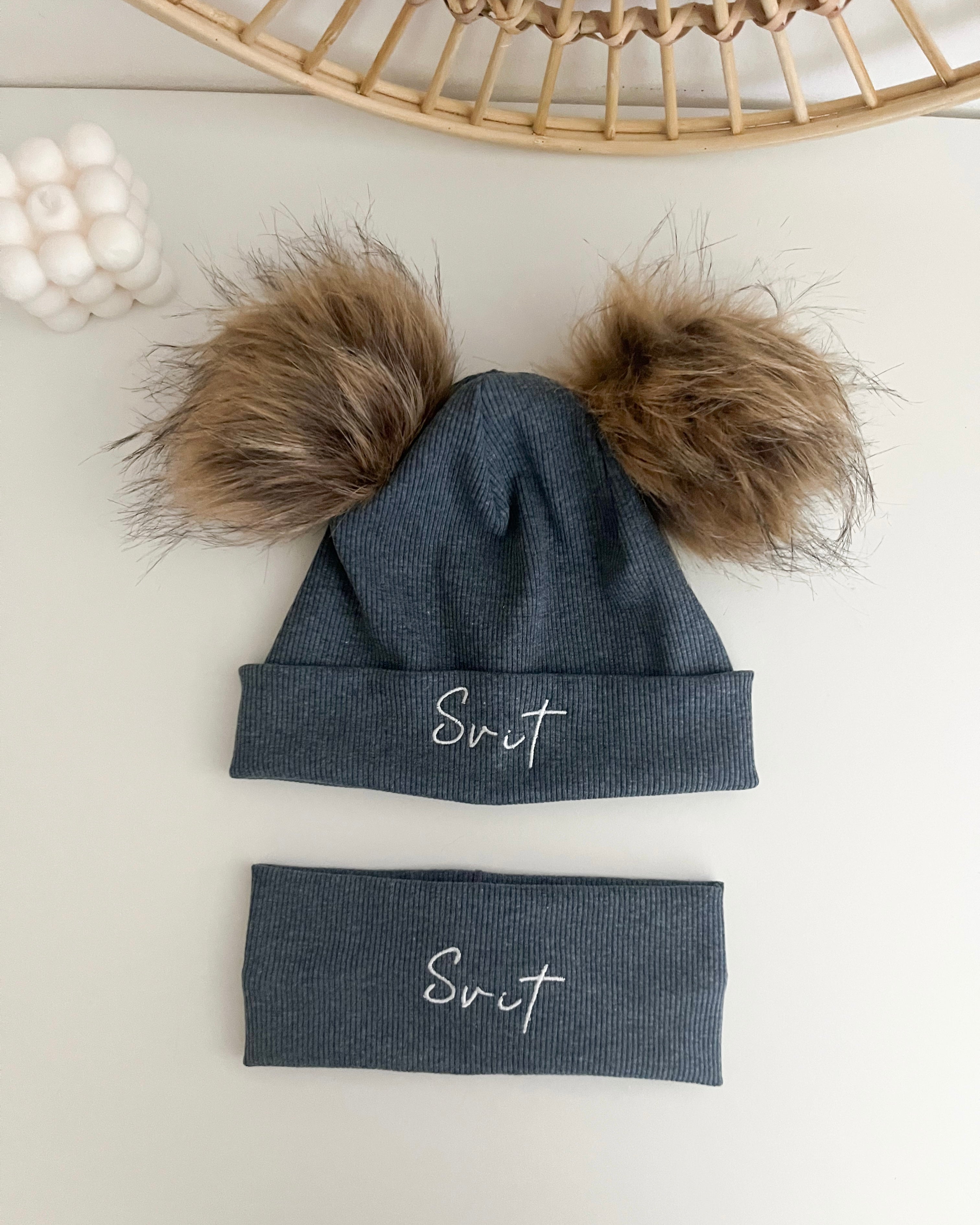 Otroška kapa s cofkoma - melange navy