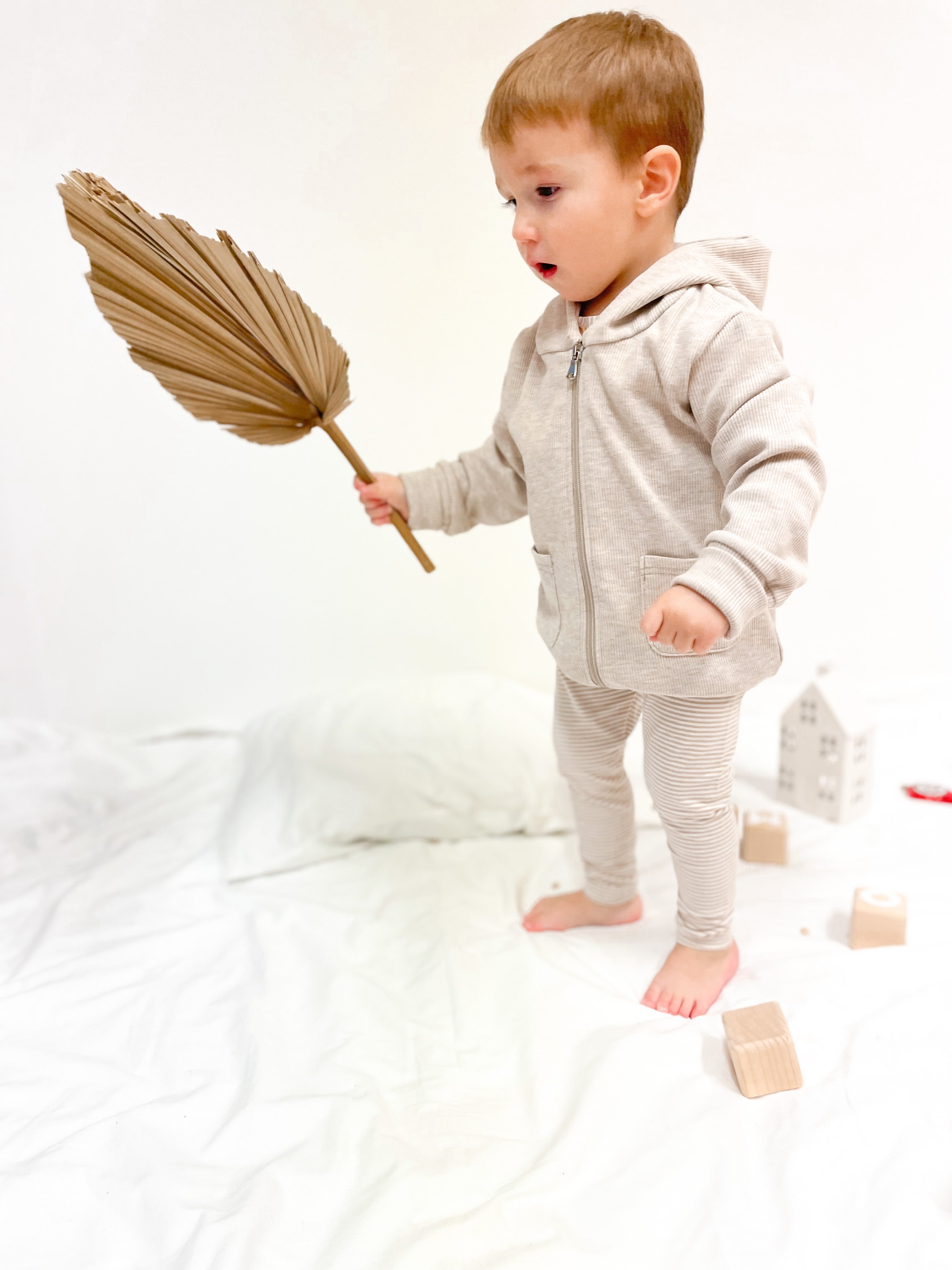 Dolgo nosljiva jopica z medo ušeski (več barv)