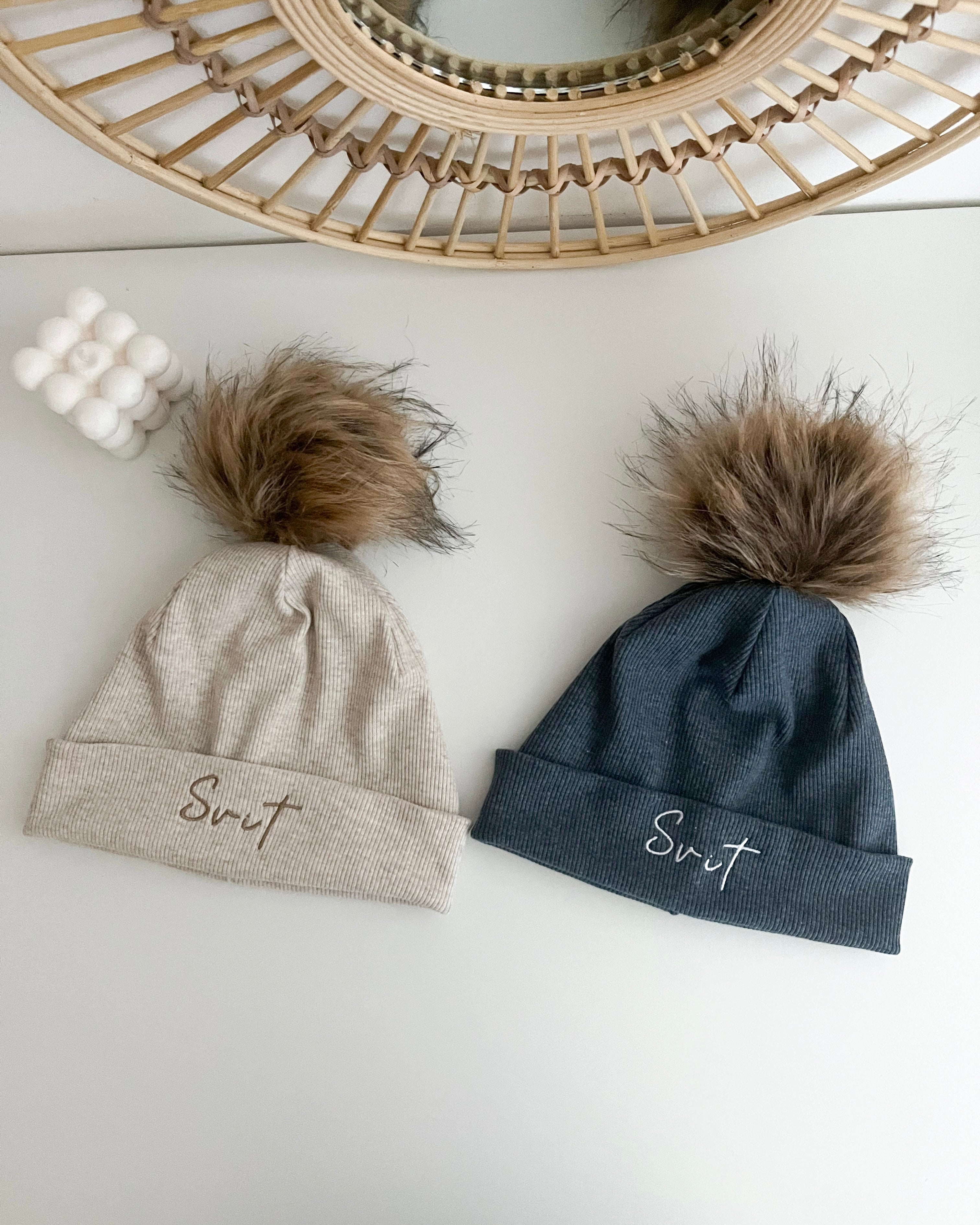 Otroška kapa s cofom - melange beige/navy