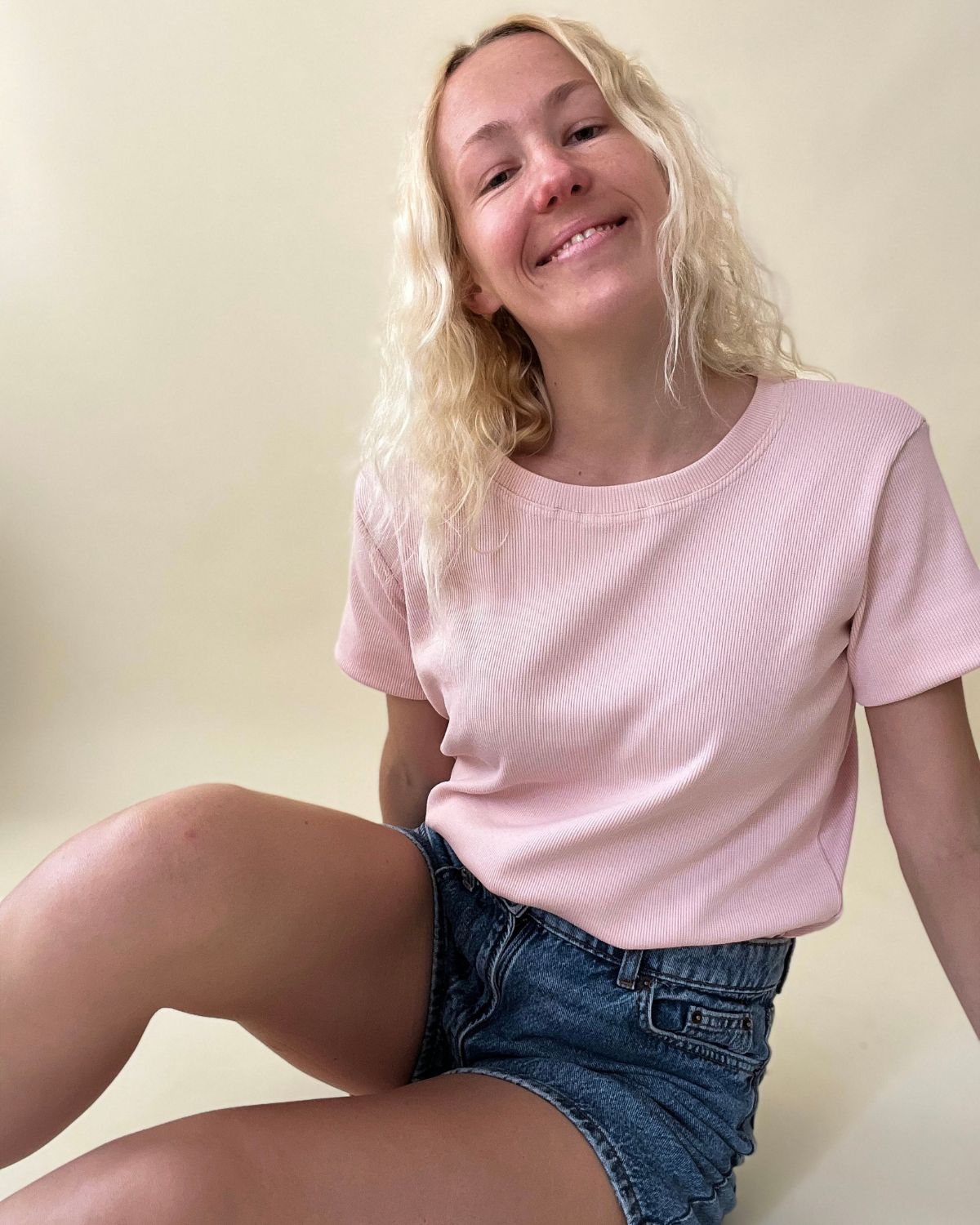 Comfy Me - ribbed majica (več barv)