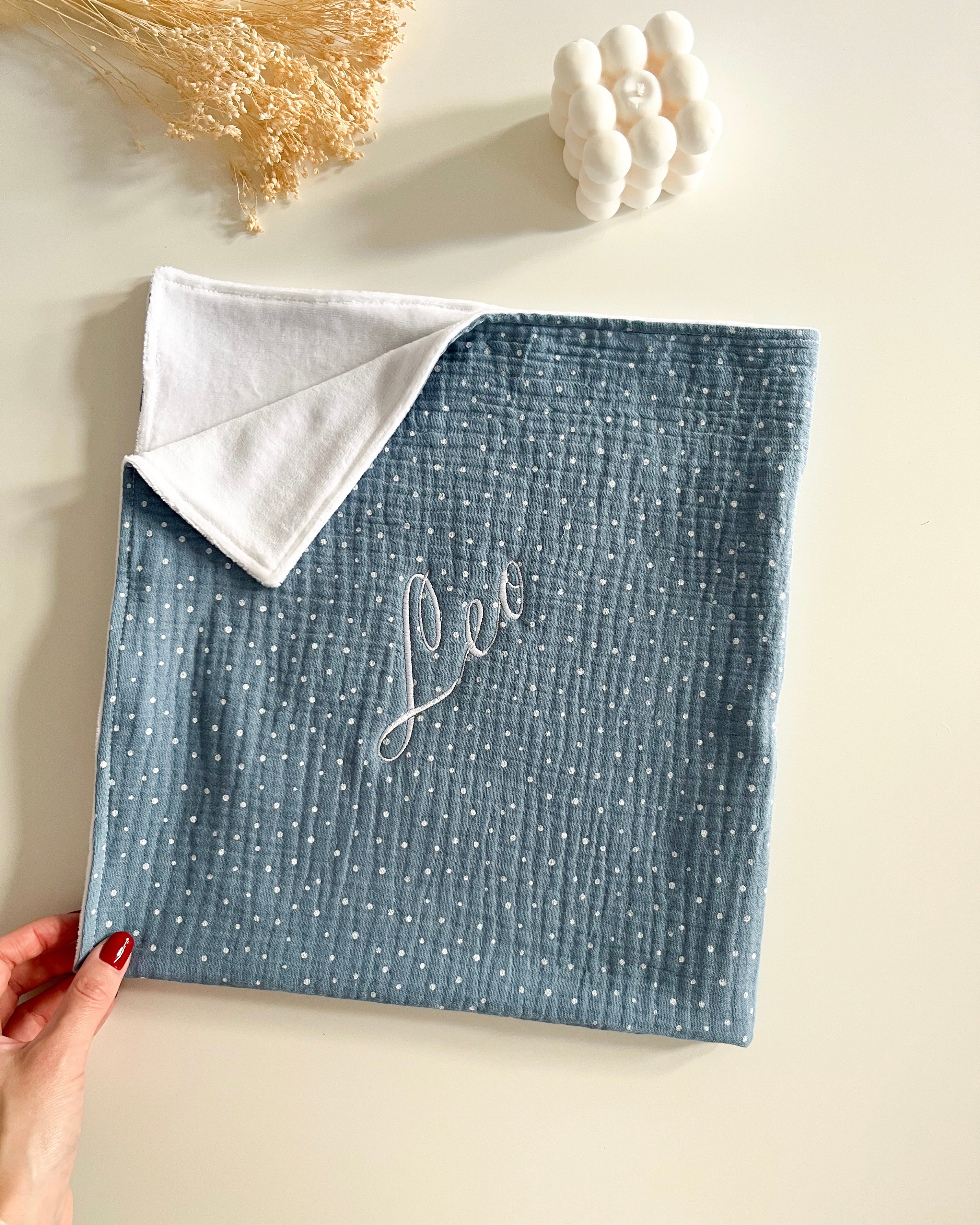 Soft muslin / pliš odeja - (modra s pikicami)