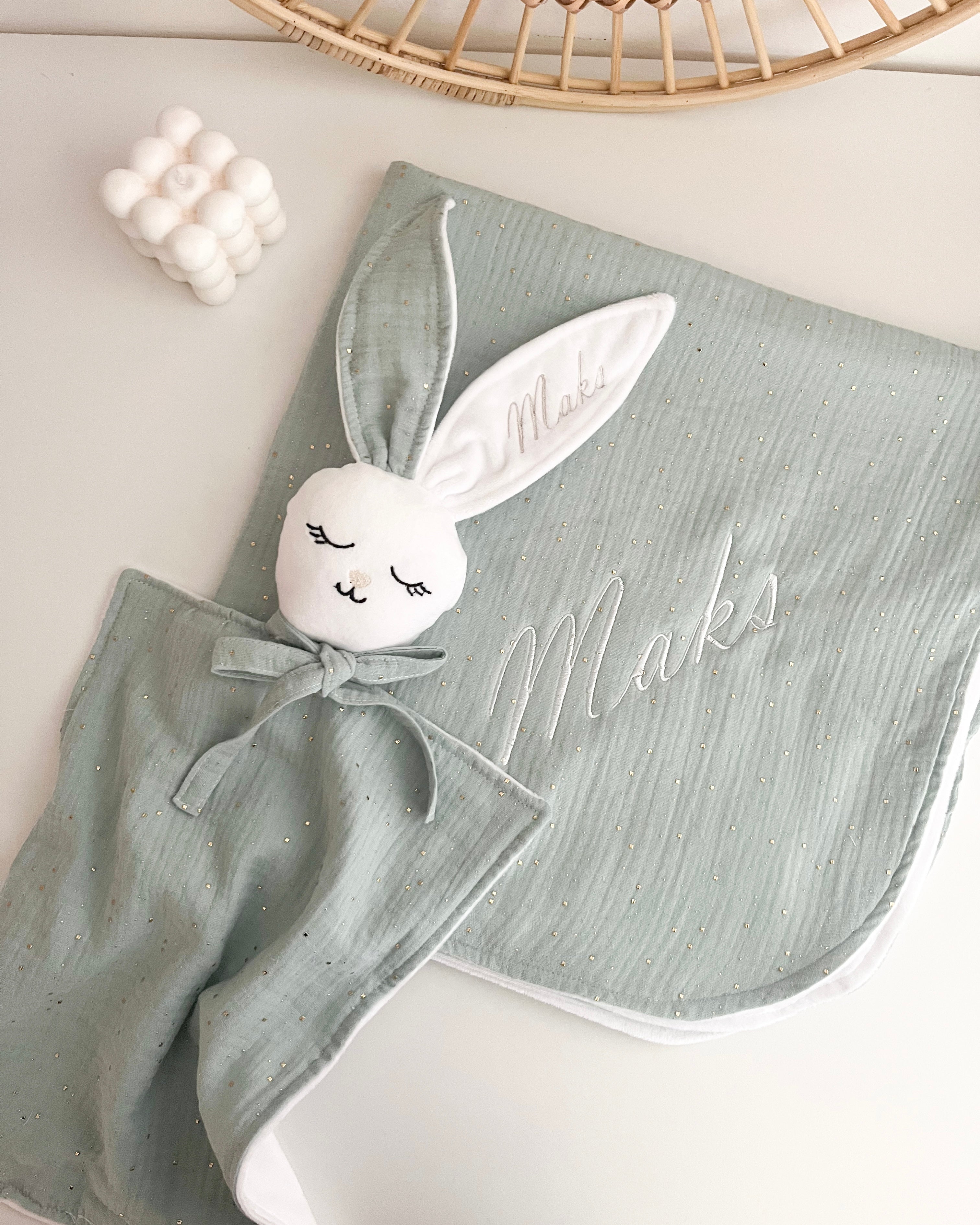 Moja prva ninica - z zlatimi pikicami (mint)