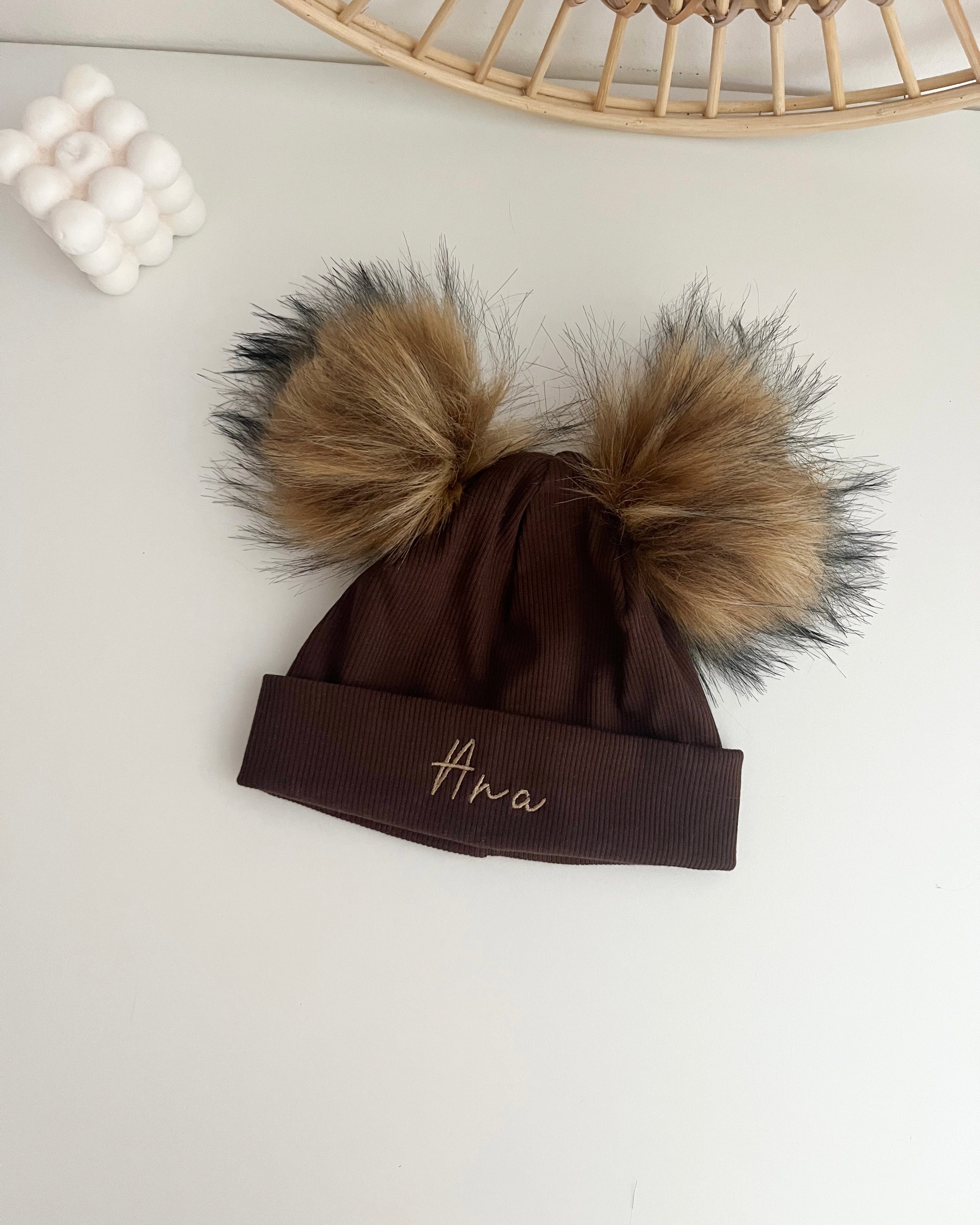 Otroška kapa s cofkoma - choco