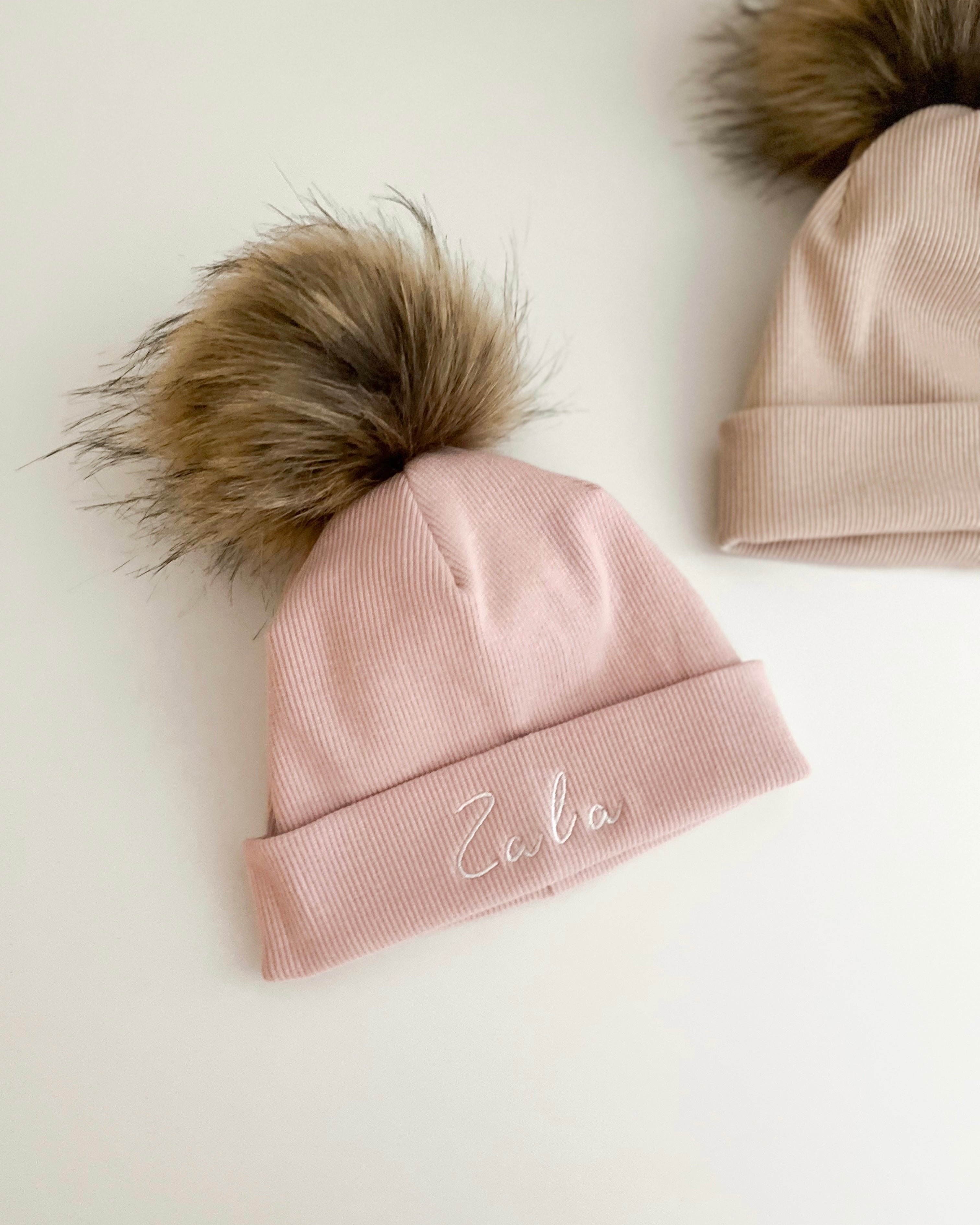 Otroška kapa s cofom - več barv