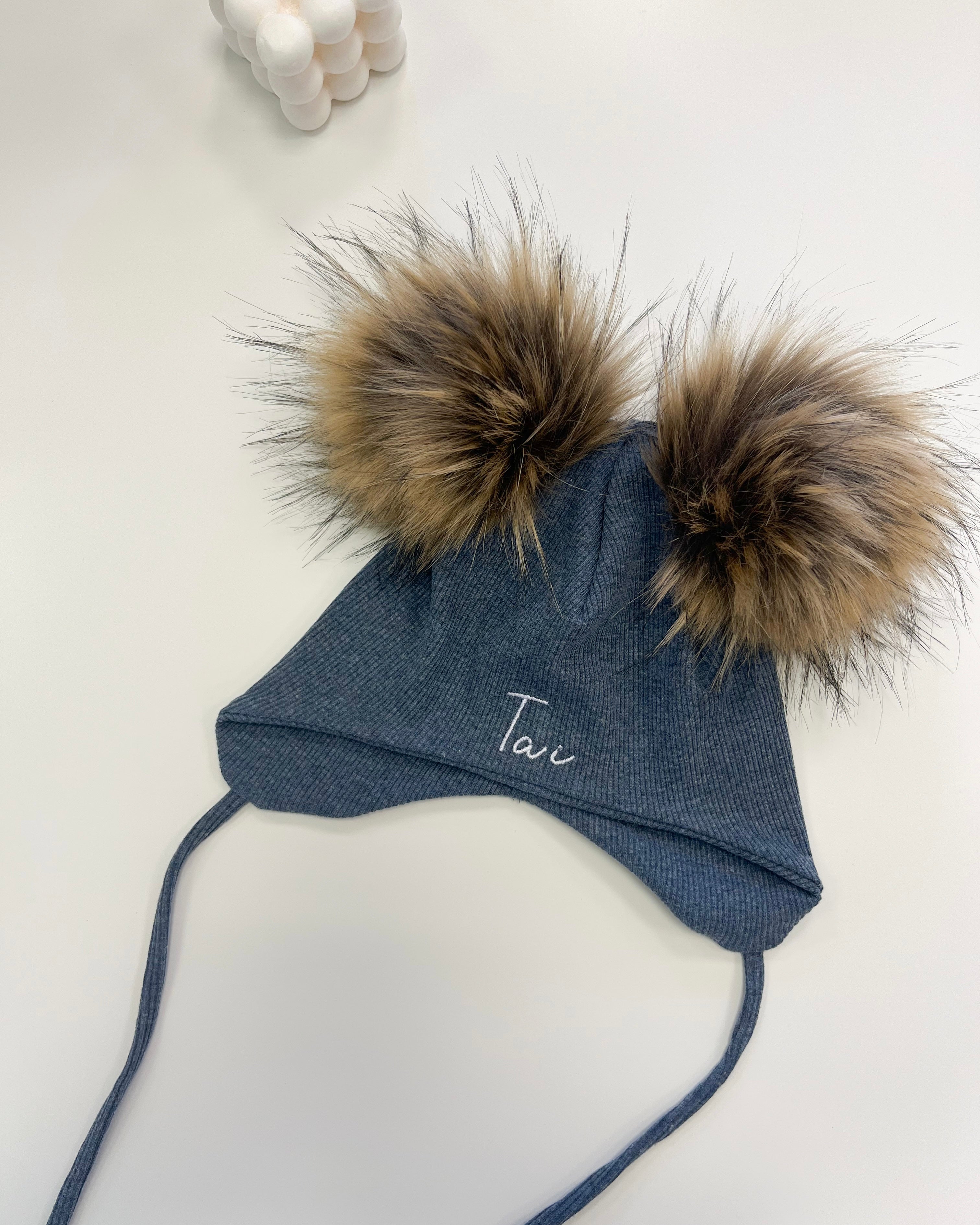 Otroška kapa za zavezat s cofkoma - več barv