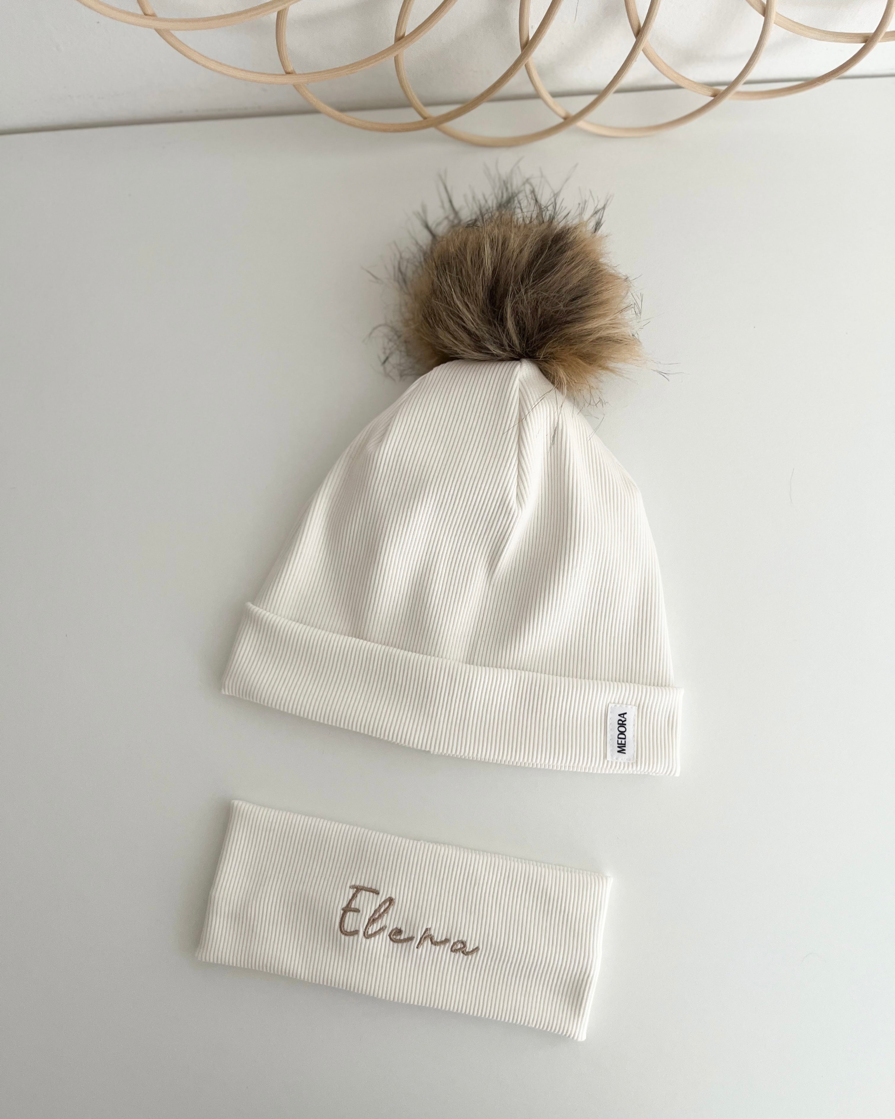 Ženska Kapa s cofom - več barv