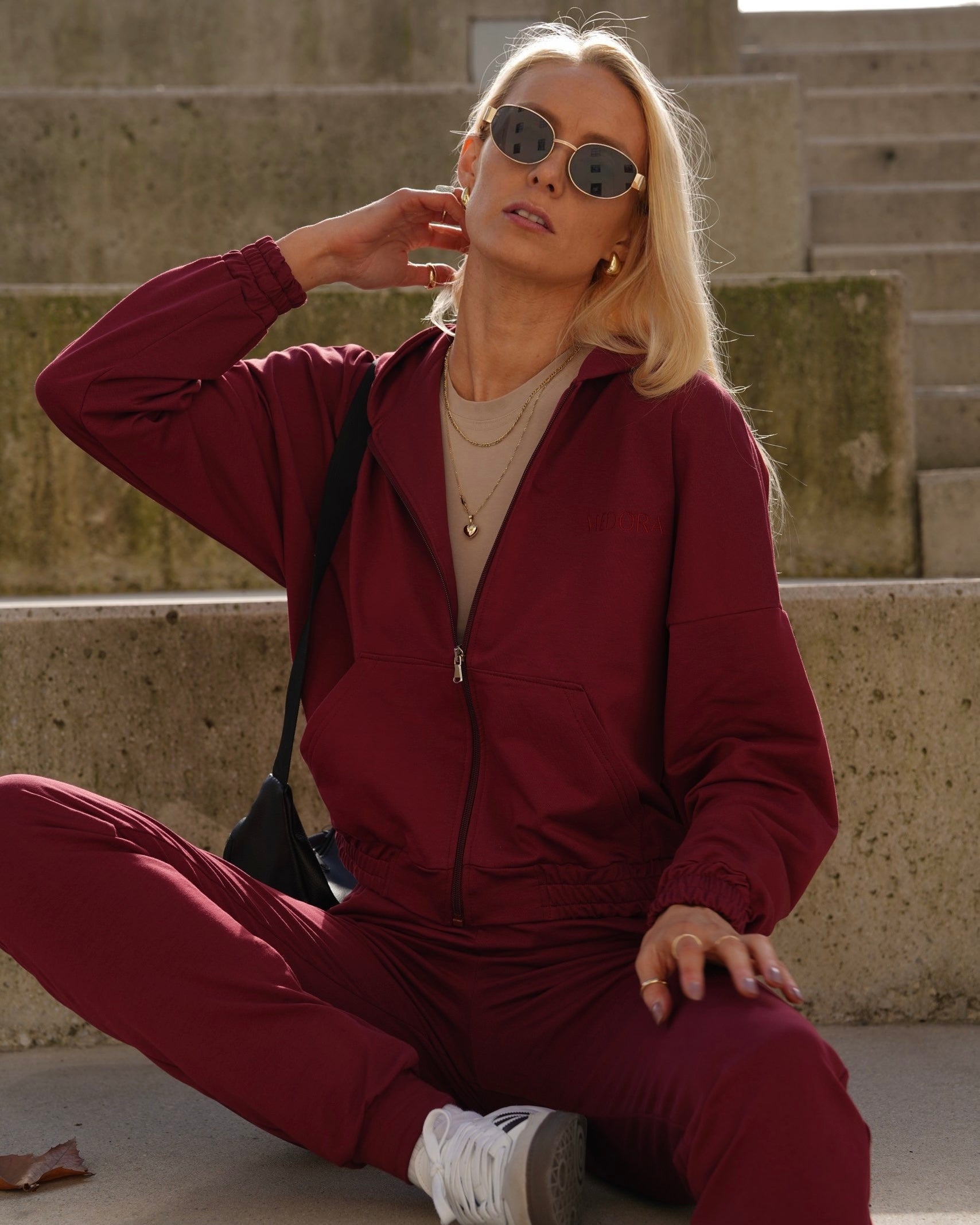 BURGUNDY ženske hlače