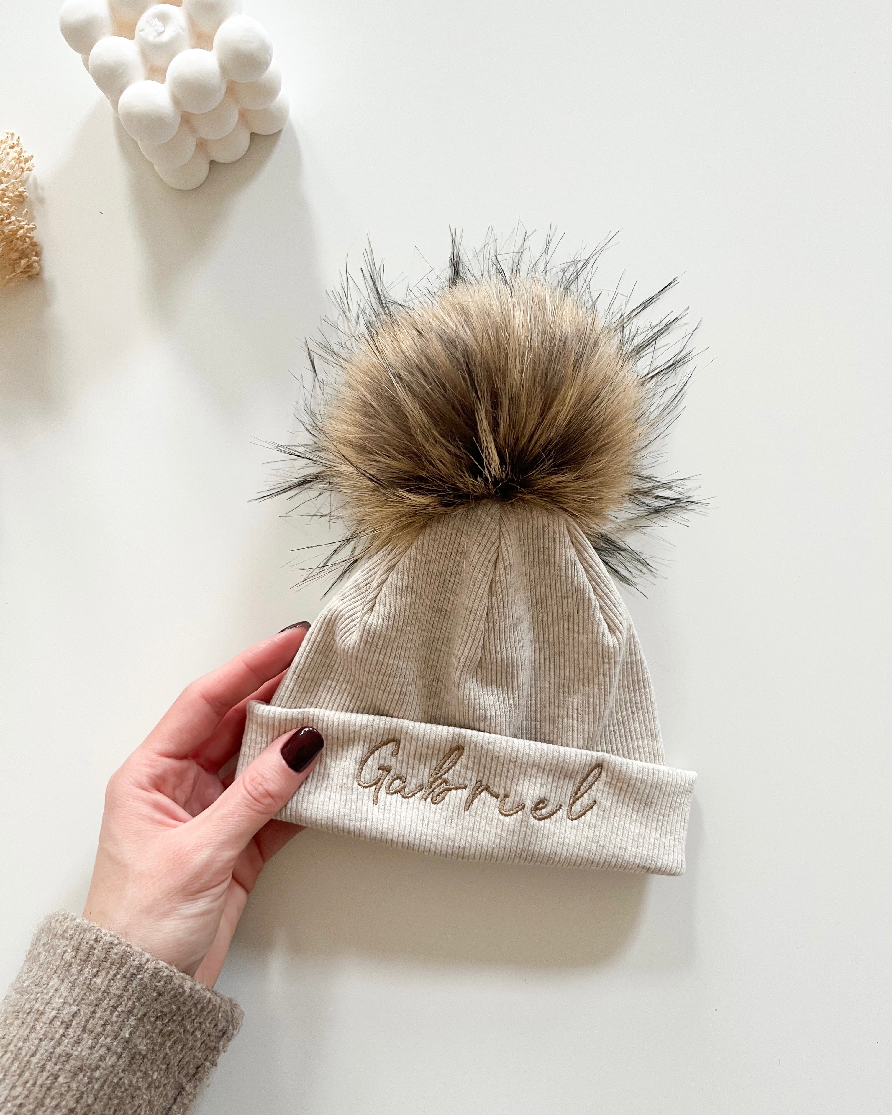 Otroška kapa s cofom - več barv