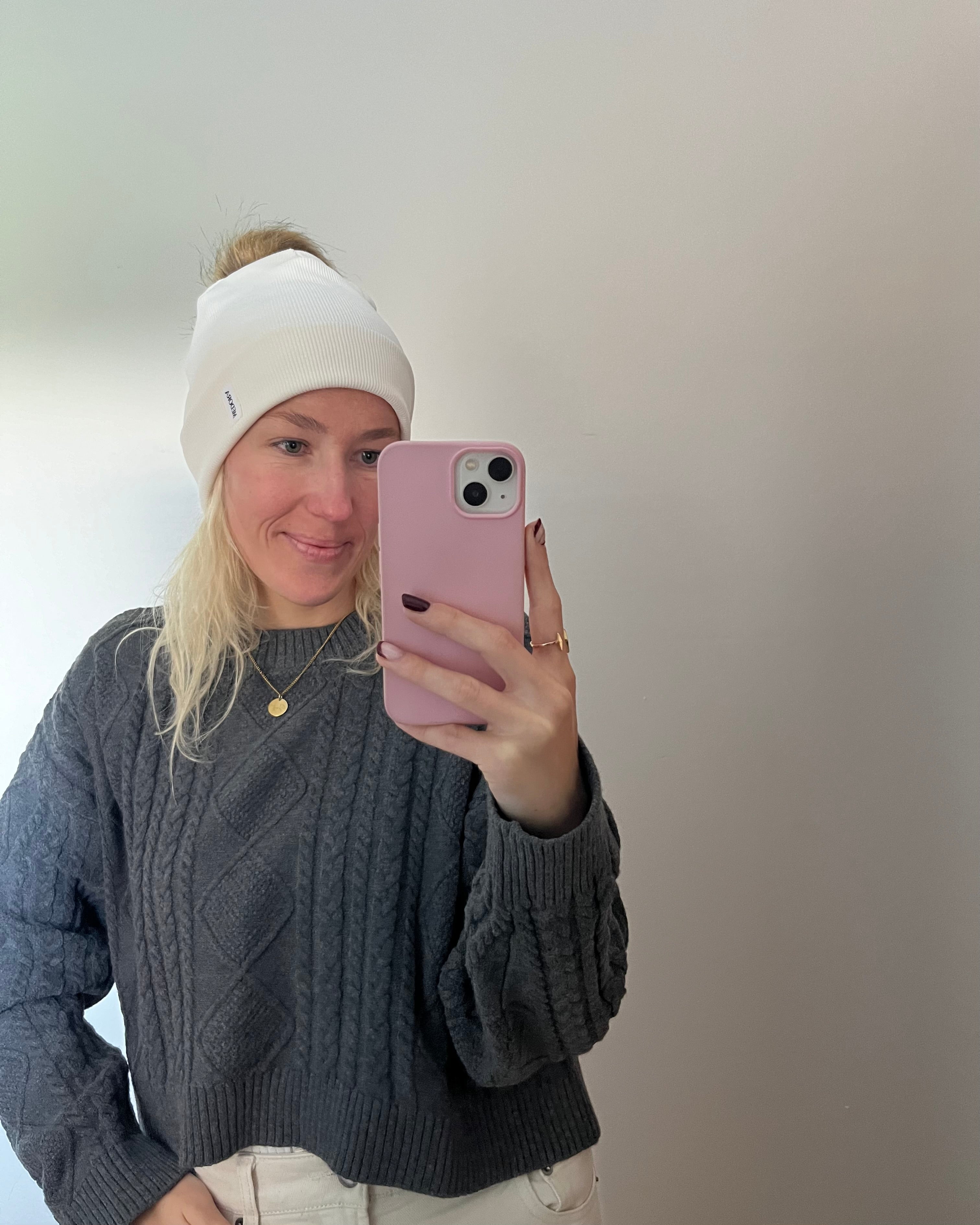 Ženska Kapa s cofom - več barv