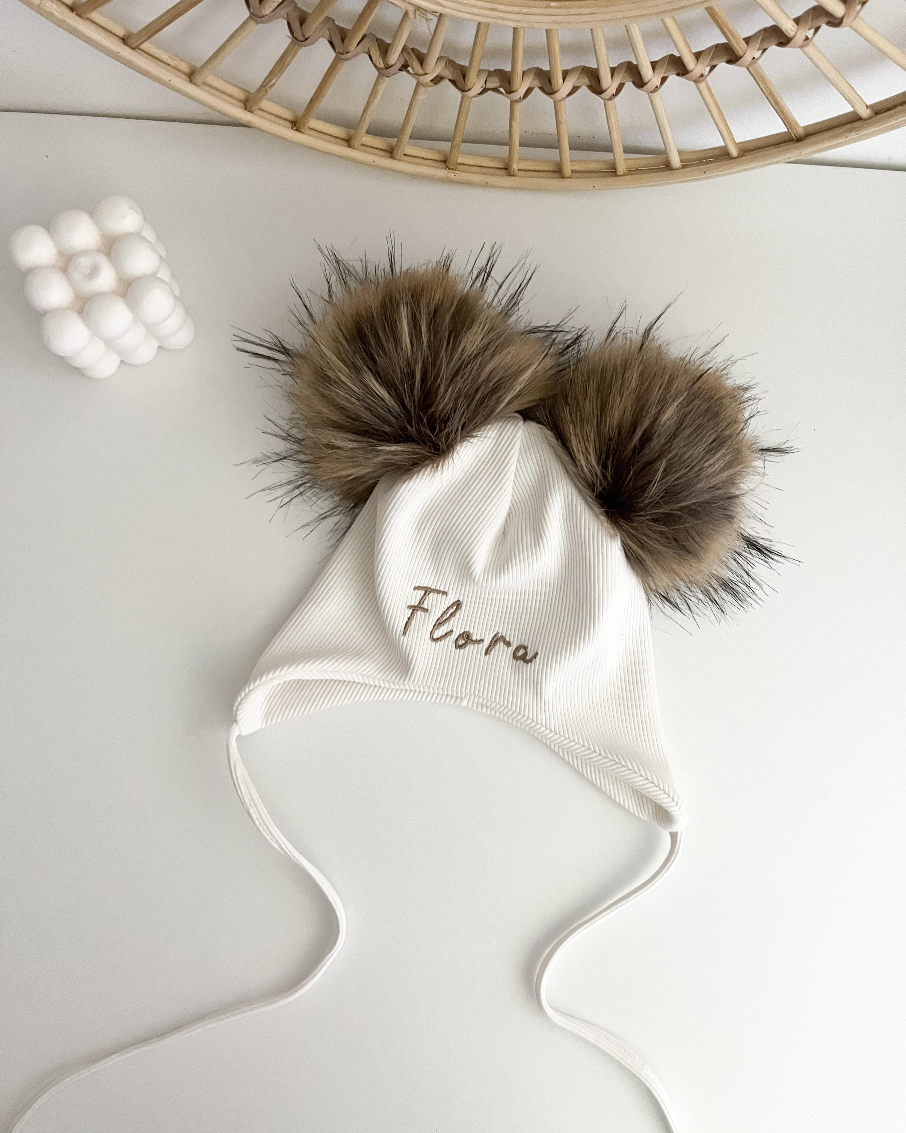 Otroška kapa za zavezat s cofkoma - več barv