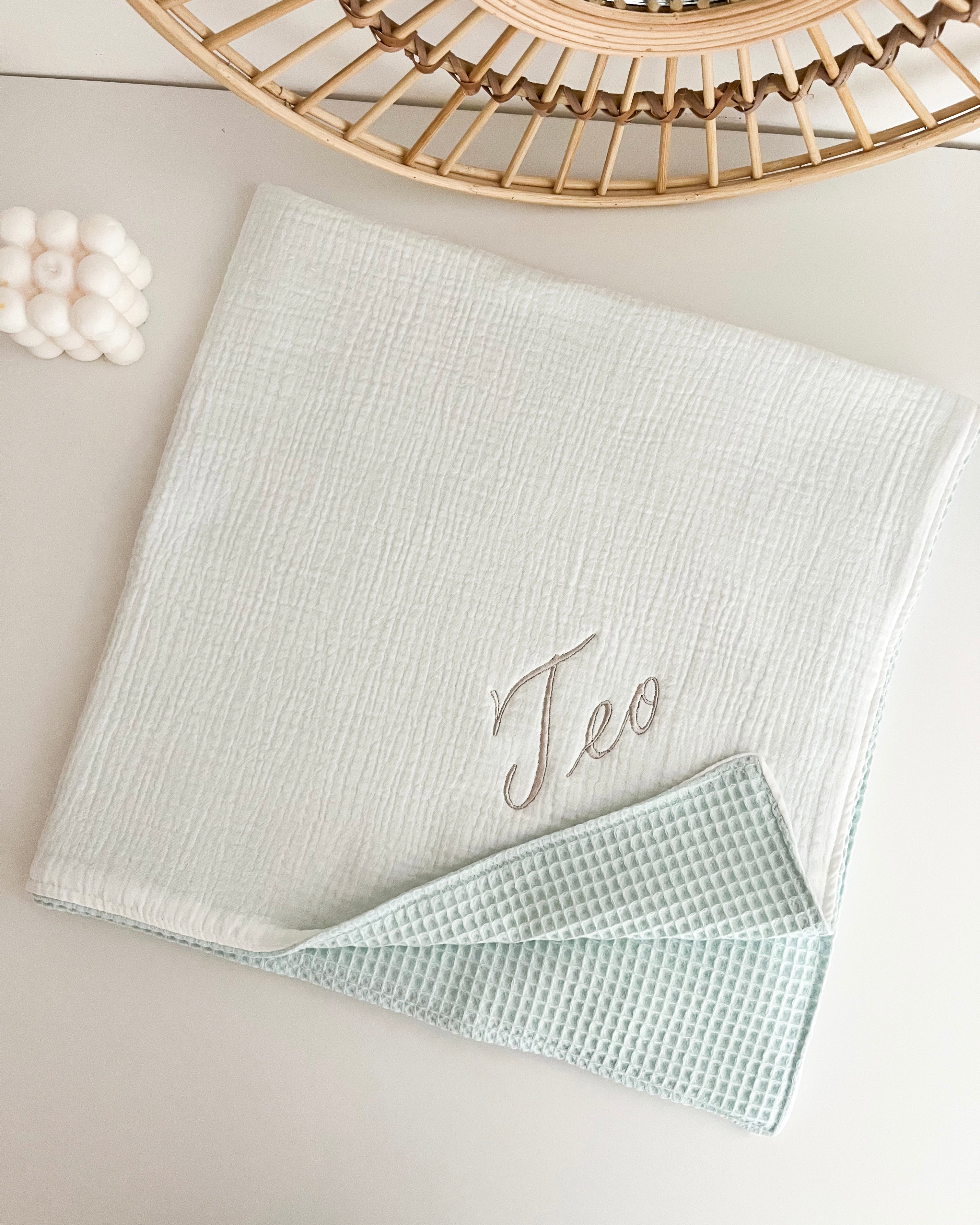 Nežna vafel/muslin odeja (bela in mint)