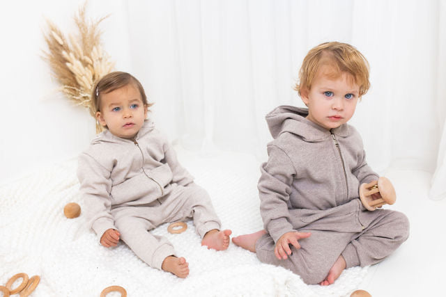 Dolgo nosljiva jopica z medo ušeski (več barv)