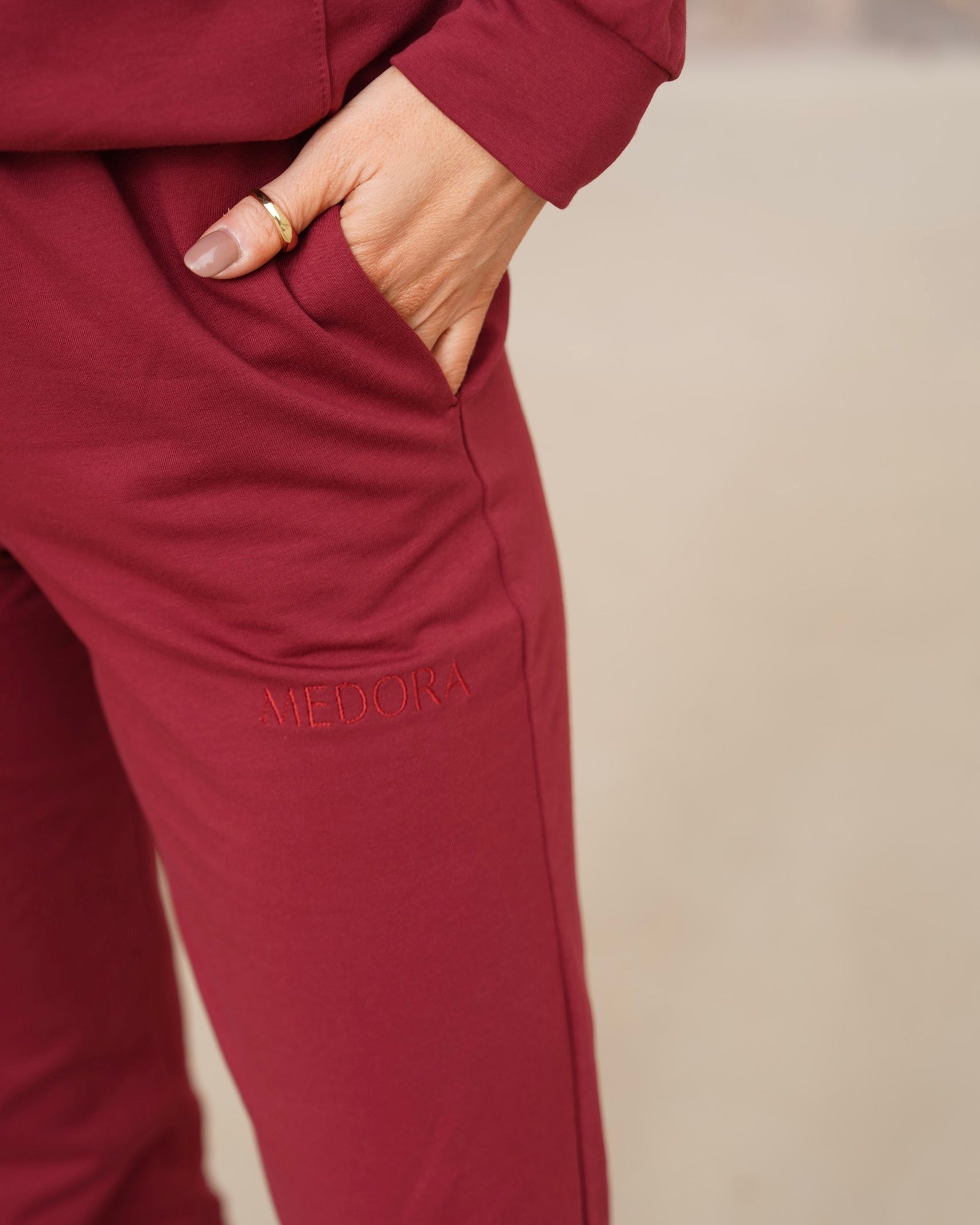 BURGUNDY ženske hlače