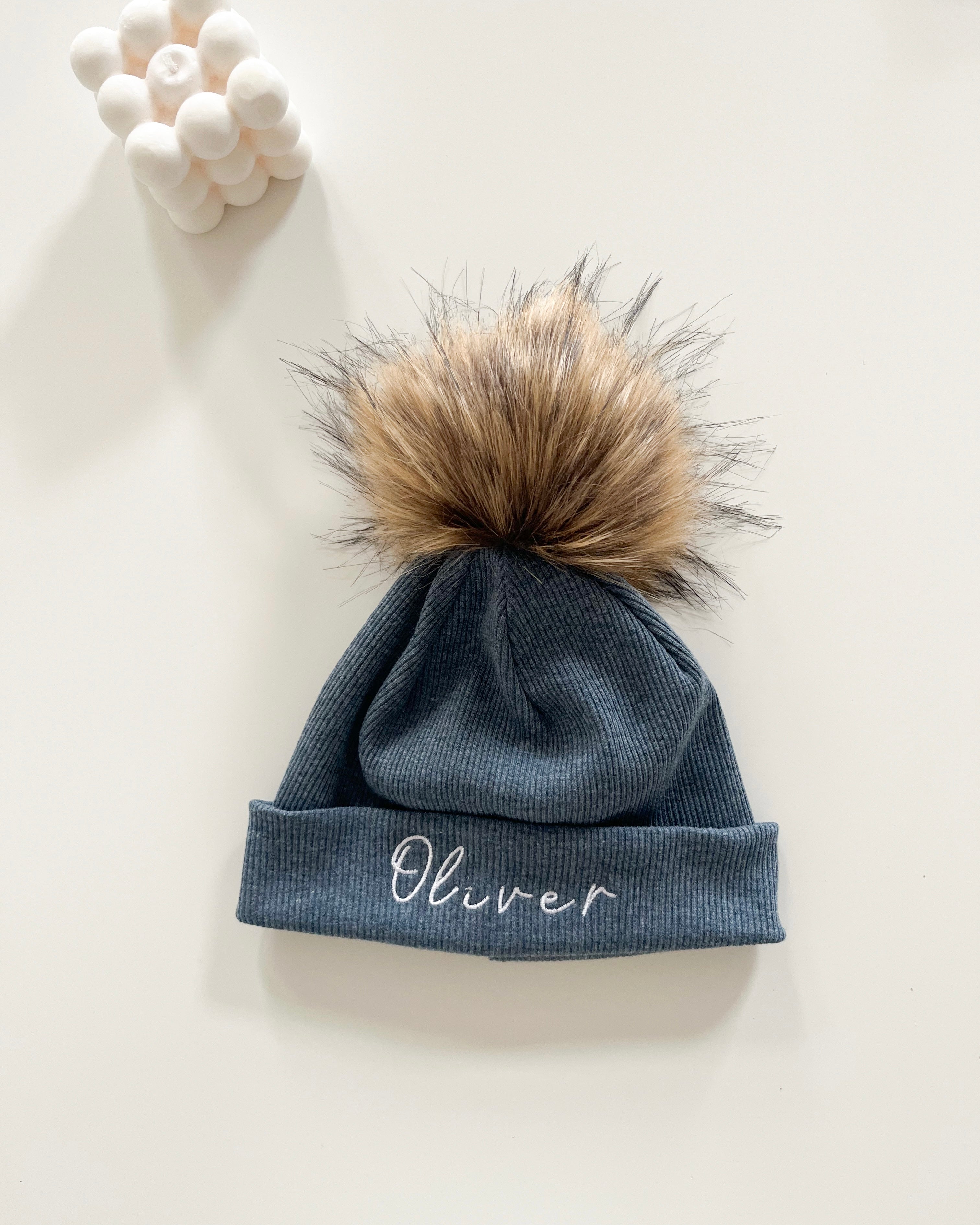 Otroška kapa s cofom - več barv