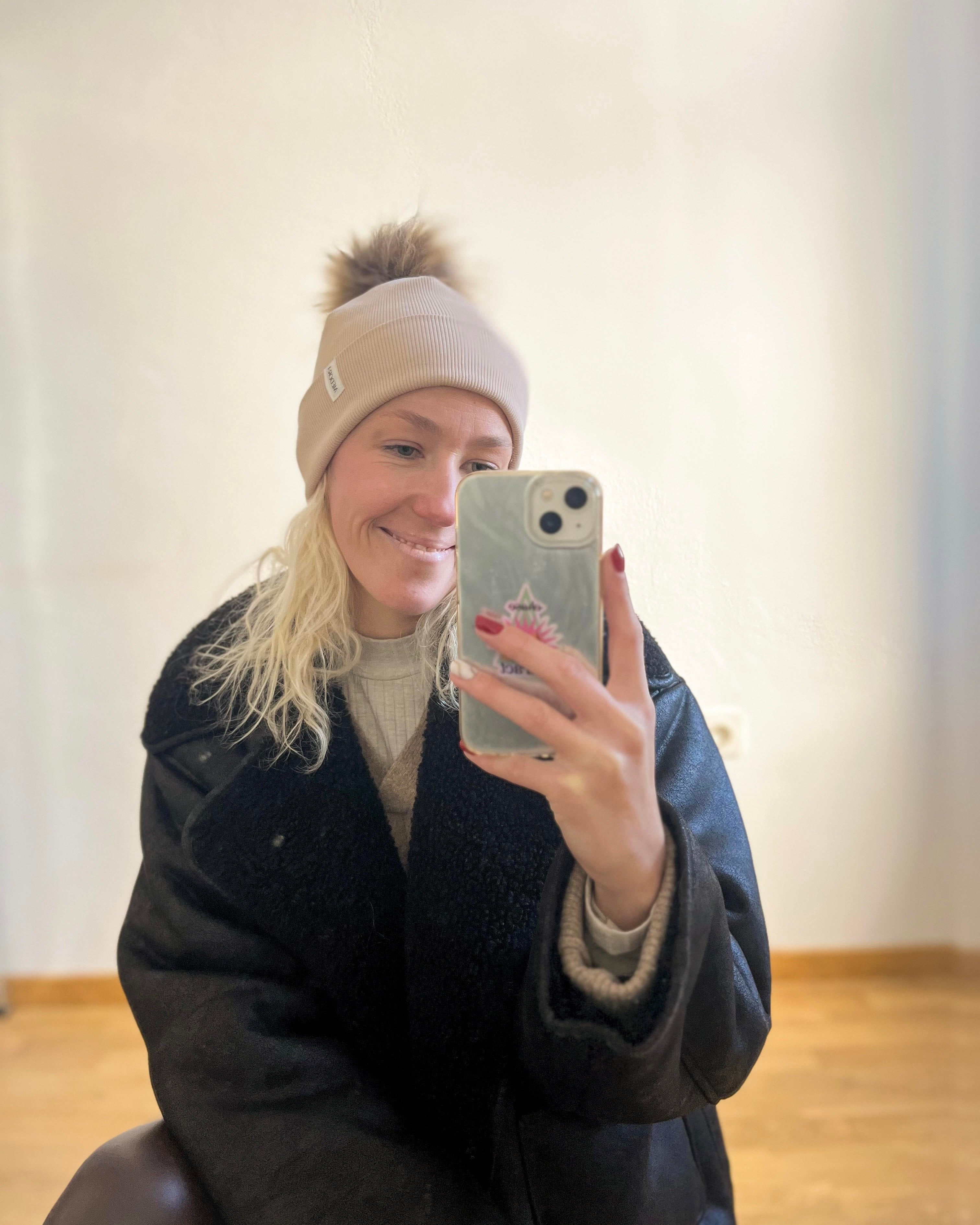 Ženska Kapa s cofom - več barv